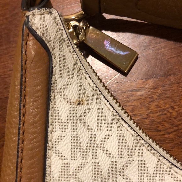 Michael Kors Signature Lydia Large Hobo Bag - Picture 2 of 7